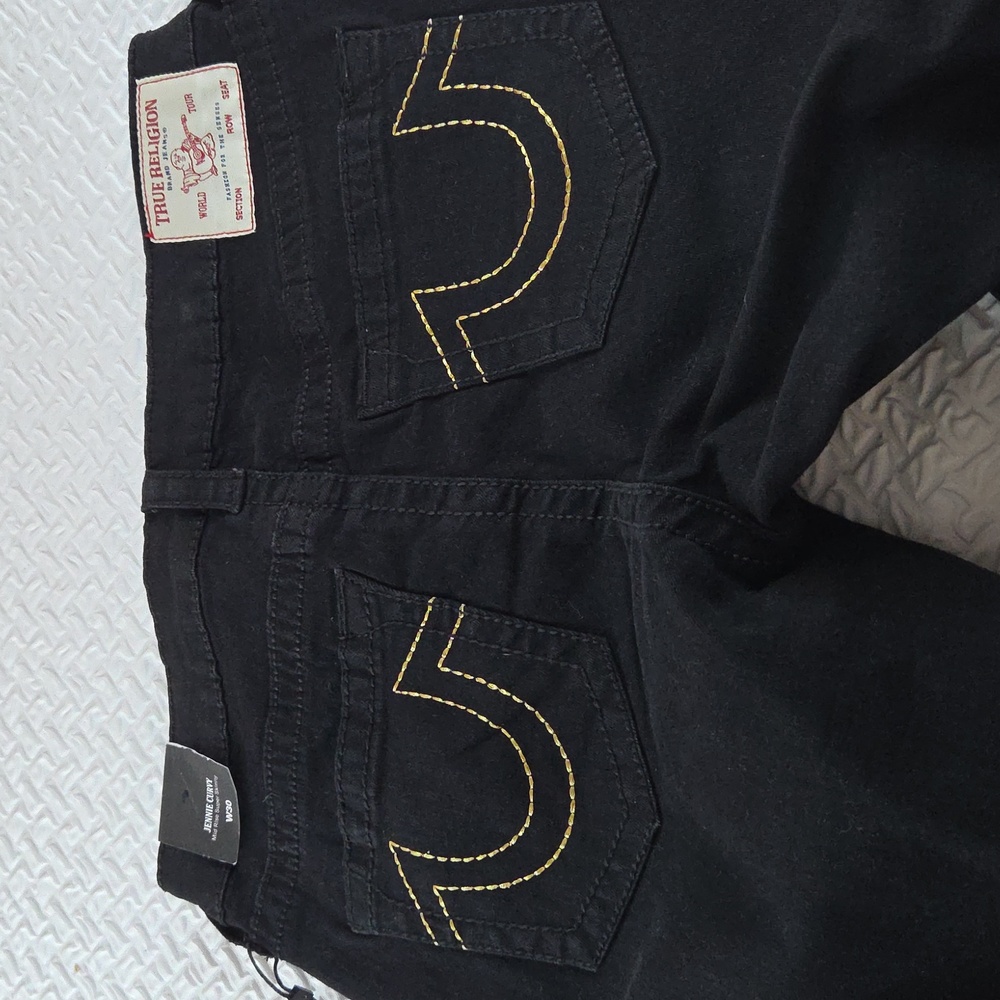 True Religion NWT Mid Rise Super Skinny. Black Size 30. Distressed